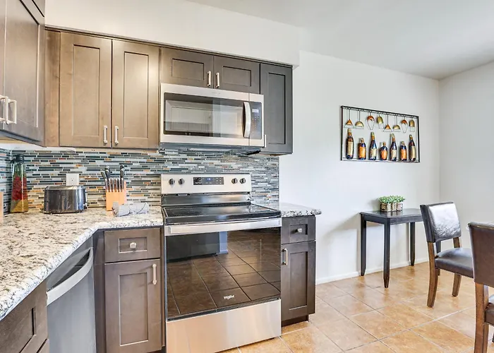 Old Town Retreat W/ Pool Access! Holiday home Scottsdale